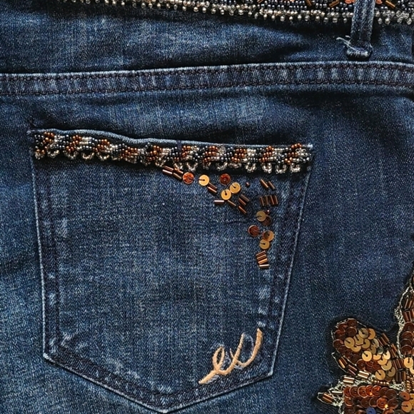 Express Jean Shorts with Embellishments Size 4 - Picture 5 of 8